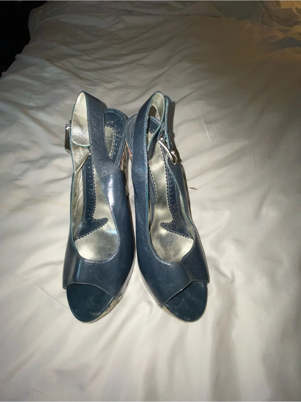 Zinc Leather Peep-Toe Wedge Sandals in Navy size 9